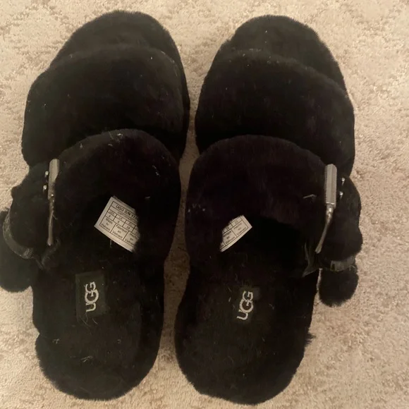 UGG SLIPPERS - Picture 3 of 5